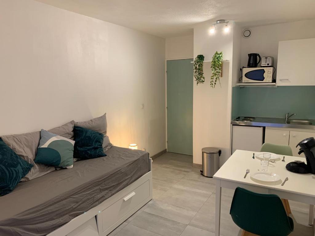 Appartement Tout Equipe A 6 Minutes De La Gare St Charles Marseille Exteriör bild